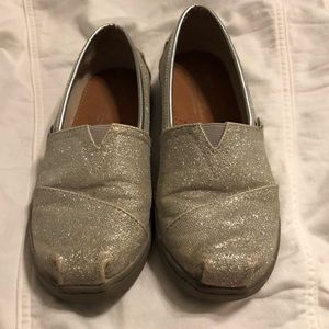 Toms Shoes - Youth Girls Toms silver glitter shoes Toms Shoes - Youth Girls Toms silver glitter shoes